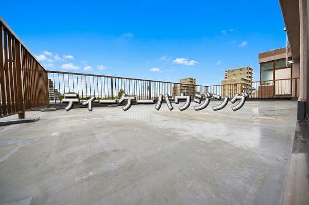 最上階、40㎡の空き地のような屋上
