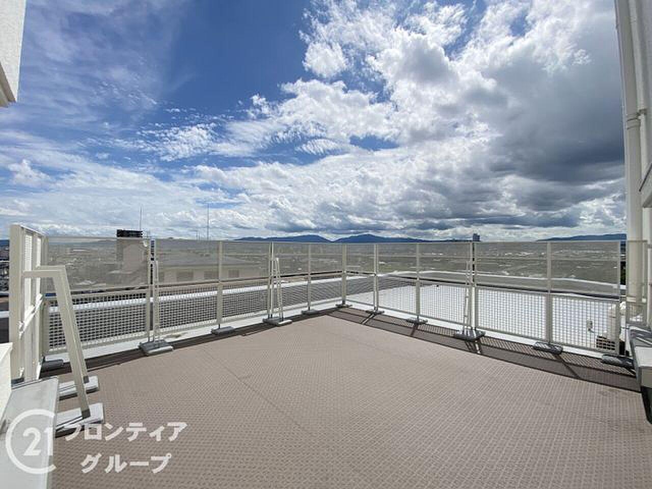 空と山並みだけが正面にある、11階の26.5㎡