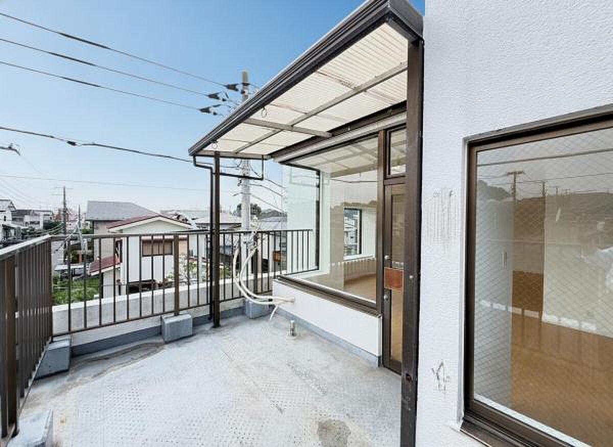 LDKの先、屋根付きの19.81㎡へそのまま出られる最上階