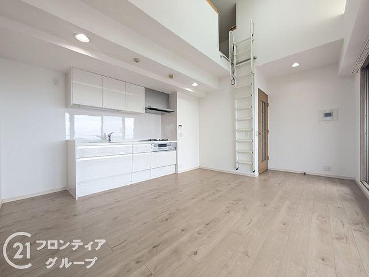 天井の上にもう一段、はしごで上がる小さな居場所