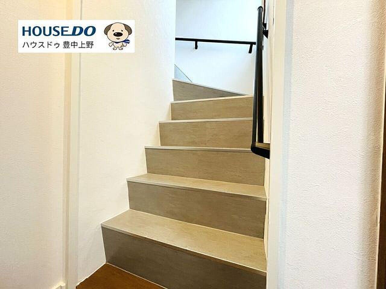 1階のLDKから階段を上れば、寝室だけの静かな2階へ