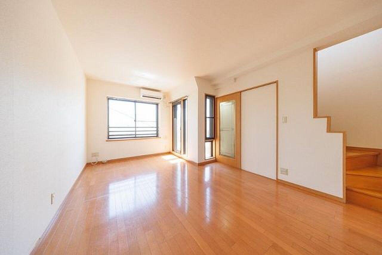 地下から屋上まで、4層を階段でつなぐ暮らし