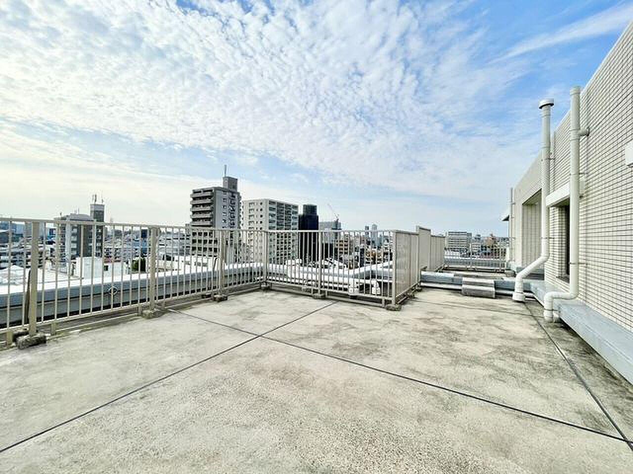 最上階の角、55㎡の平場に空がそのまま乗っている