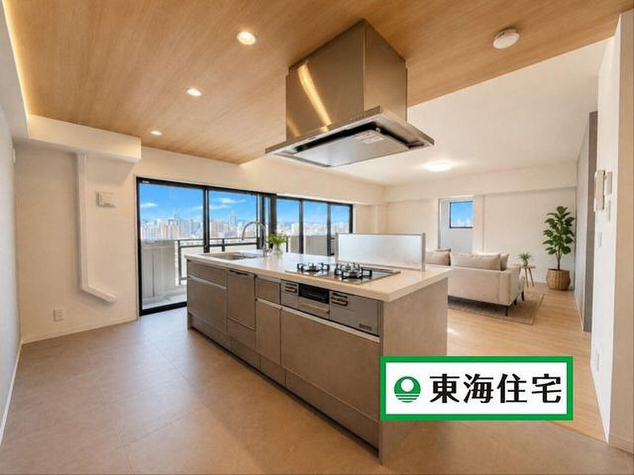 コンロの向こうに、街の空が広がる