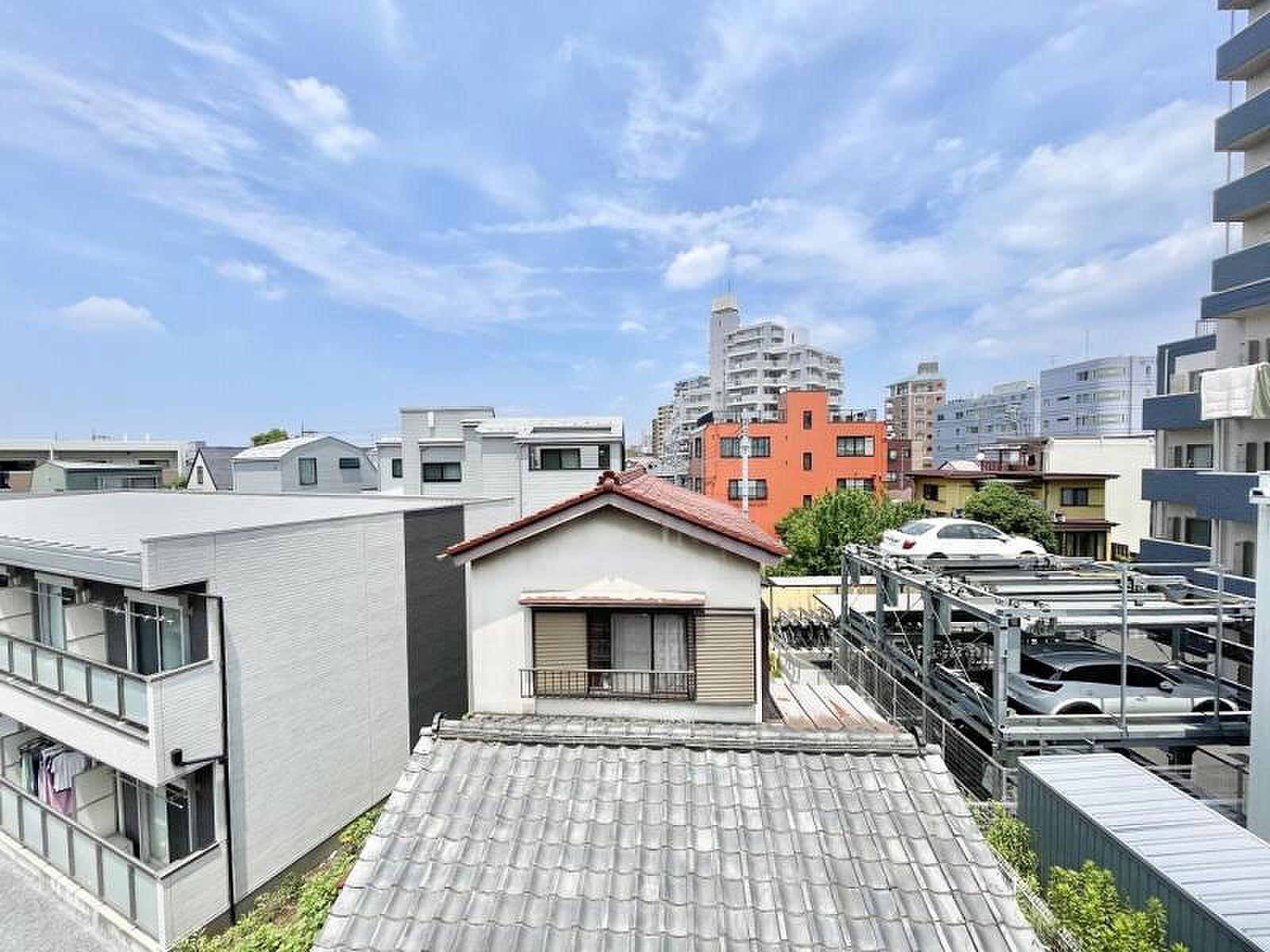 35㎡超の平場が、部屋の続きとして東の空へ伸びていく
