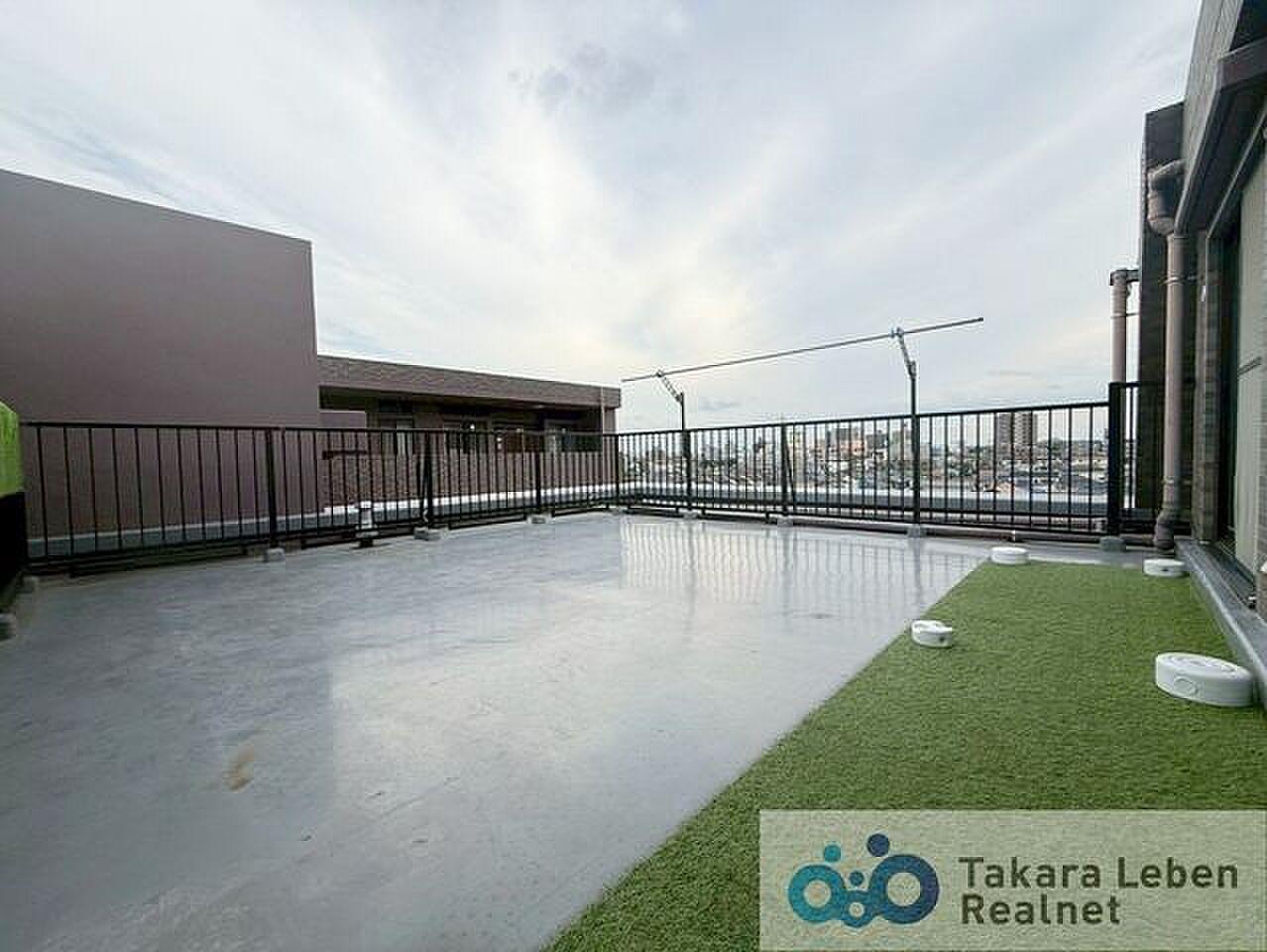 最上階角部屋、南北2面のルーフバルコニーに全室が向く6階の暮らし