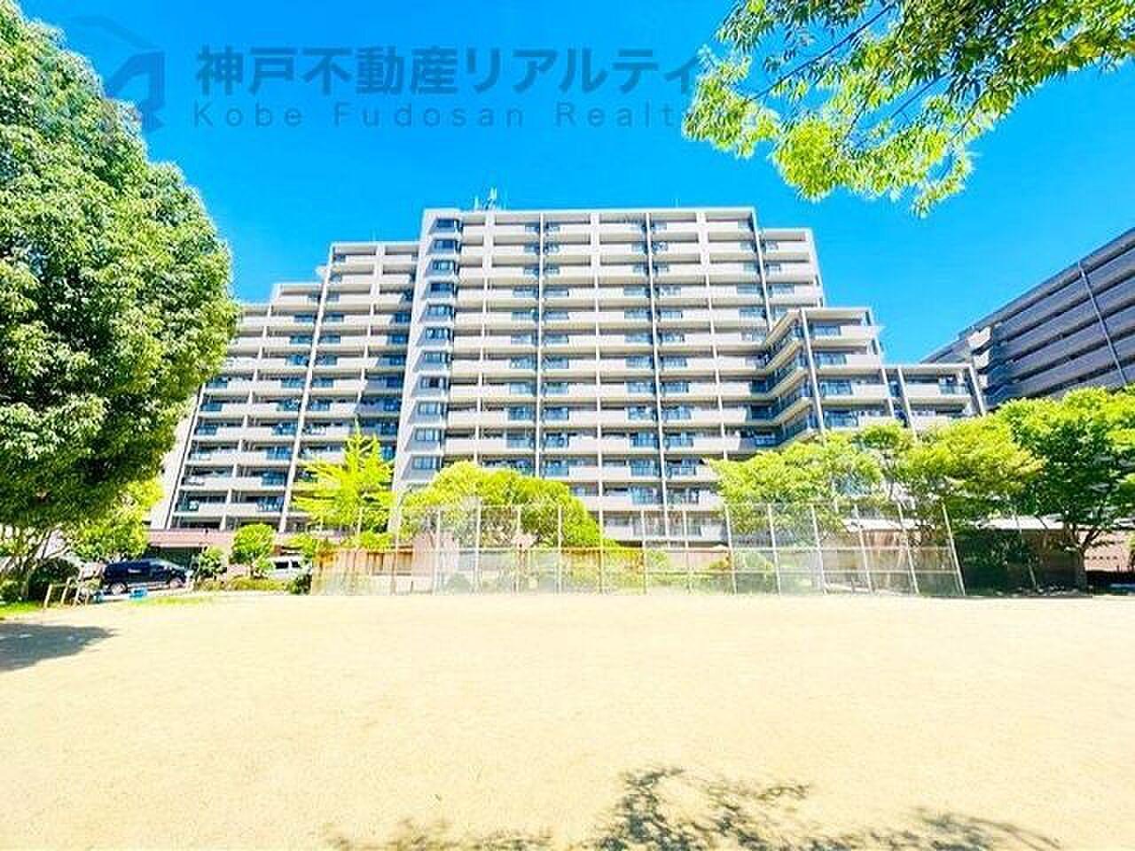 11階、山並みに向かって開く約29㎡の屋上テラス