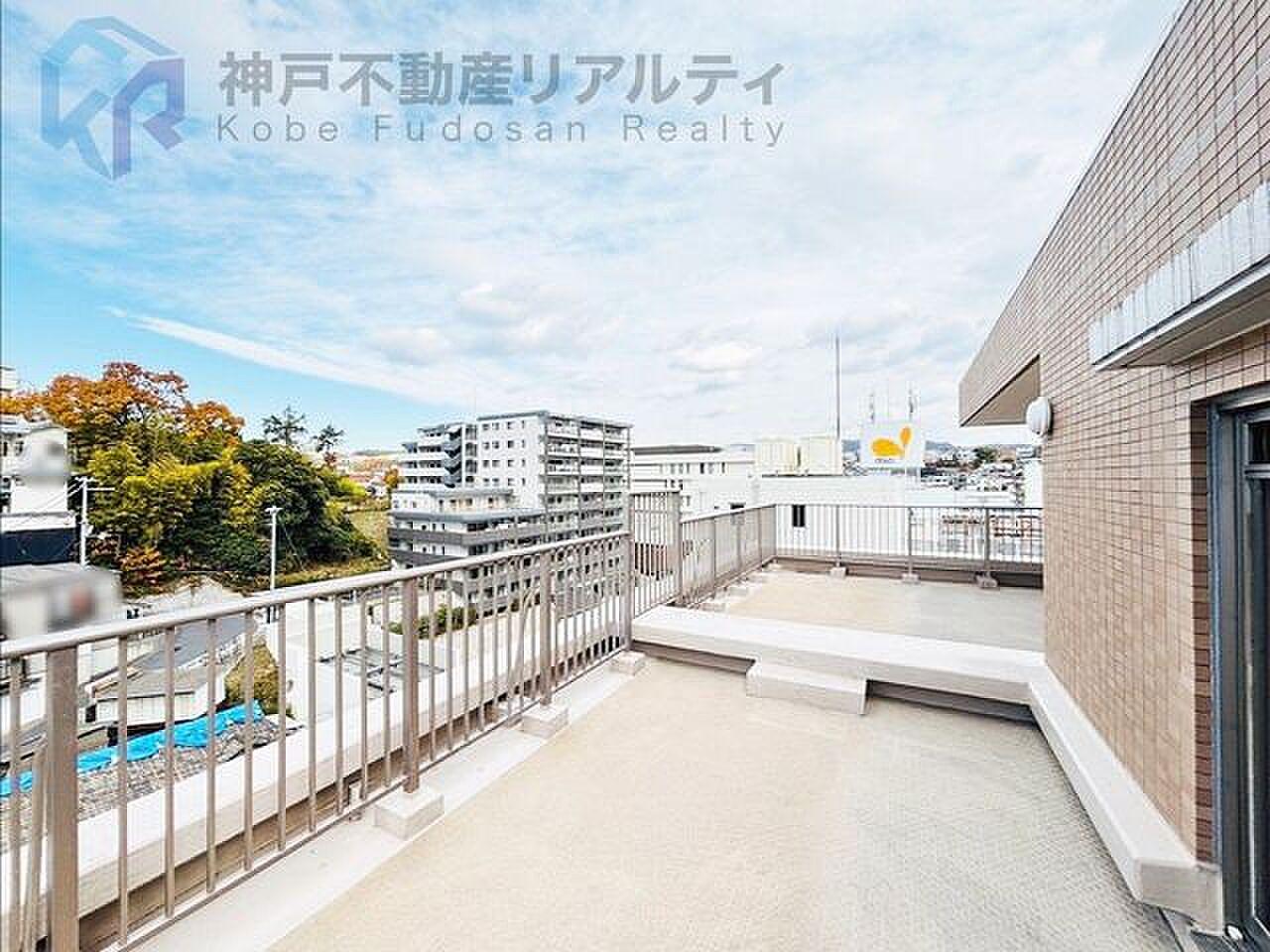 38㎡の平場に、朝の光と空だけが広がる3階の余白