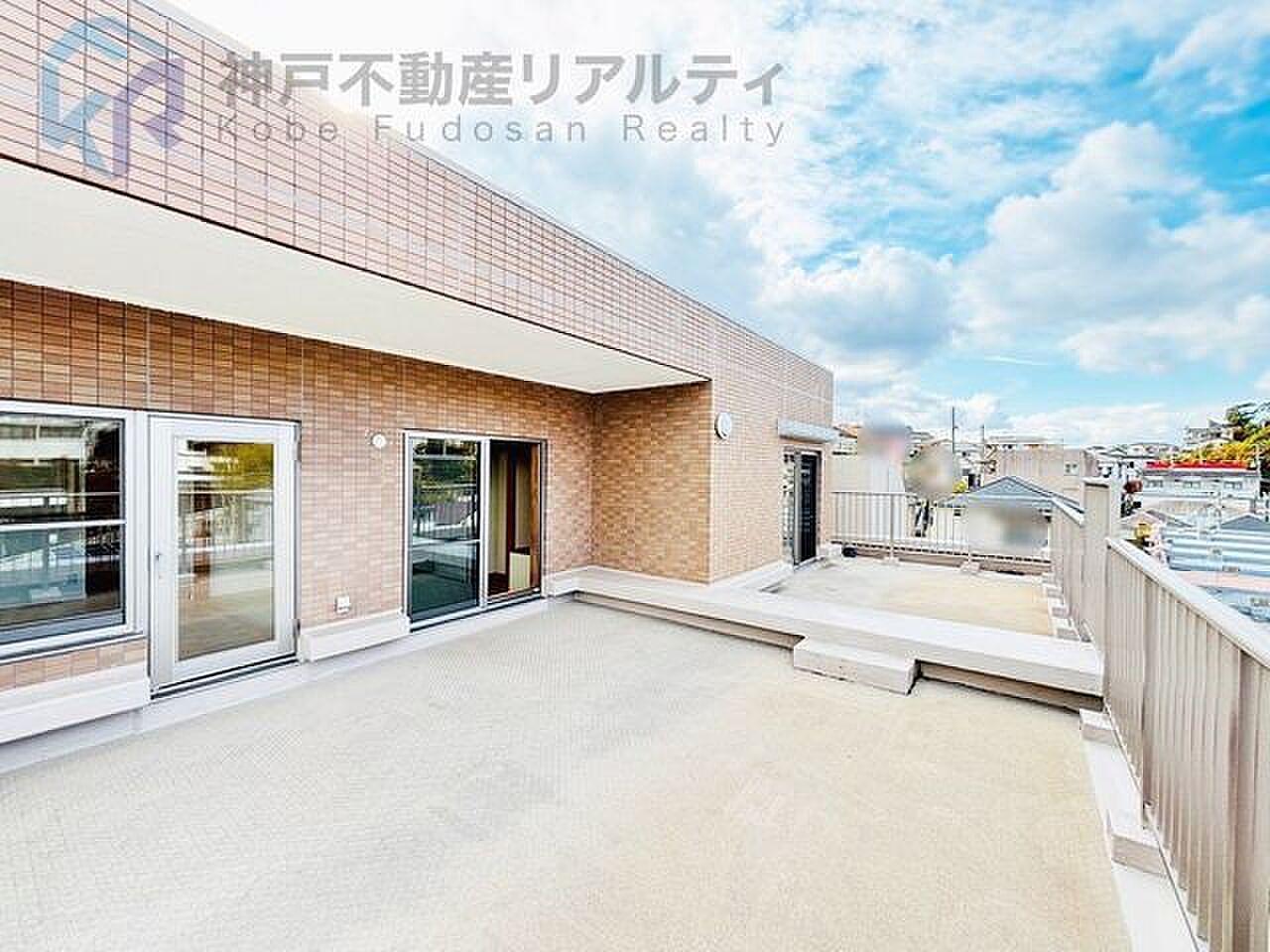 38㎡の平場に、朝の光と空だけが広がる3階の余白