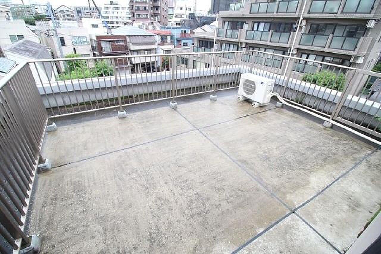 合計35㎡、2つのルーフバルコニーを持つ港区の角部屋
