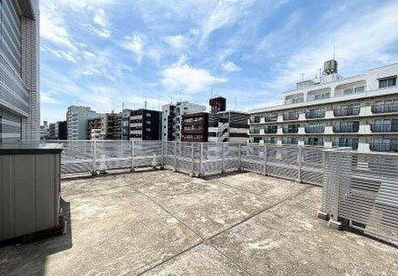 38㎡の空き地が、7階の空の下に丸ごとある