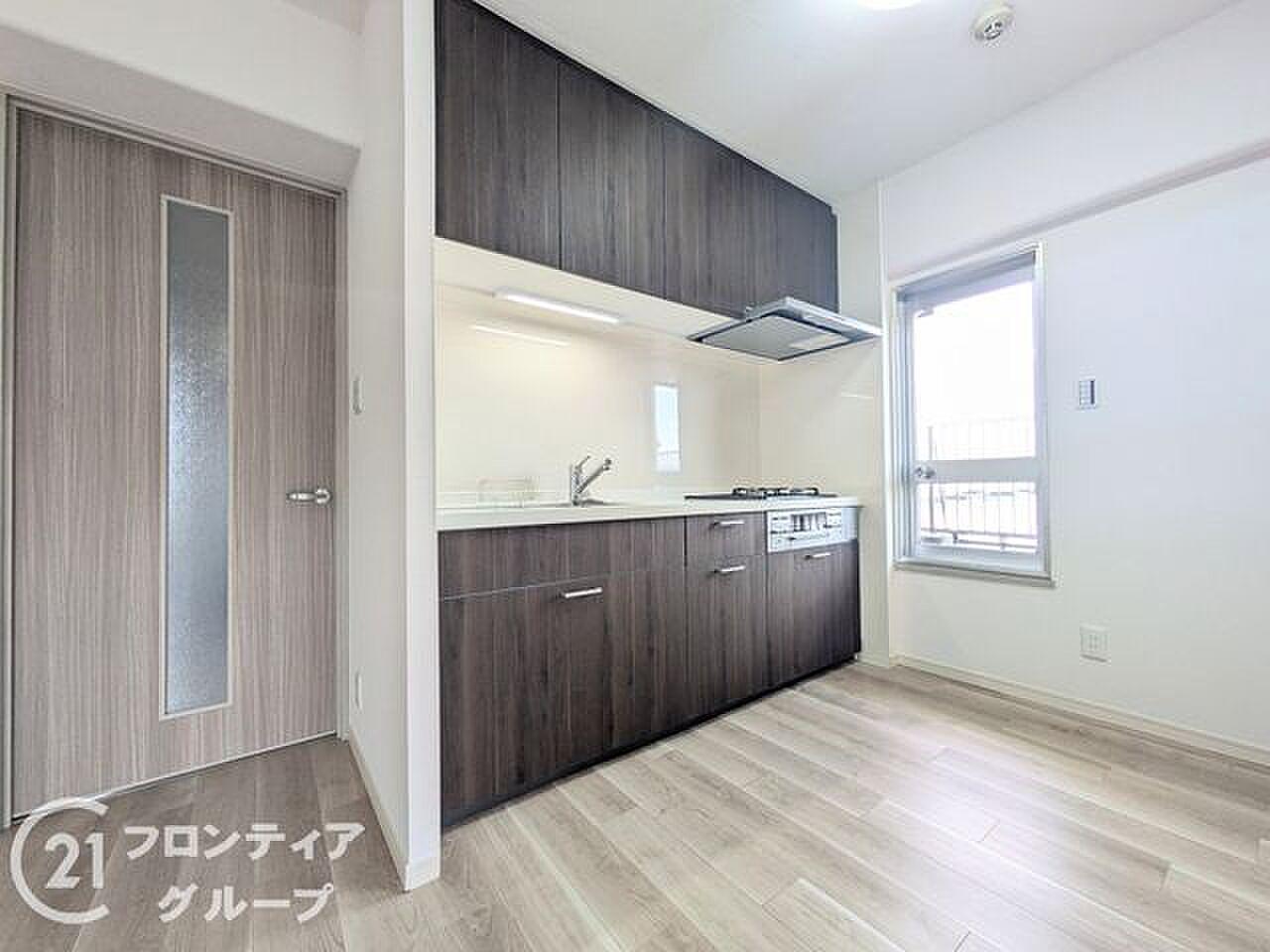 38㎡超の屋外に出て、垂水の空と遠景をひとり分の余白で受け止める