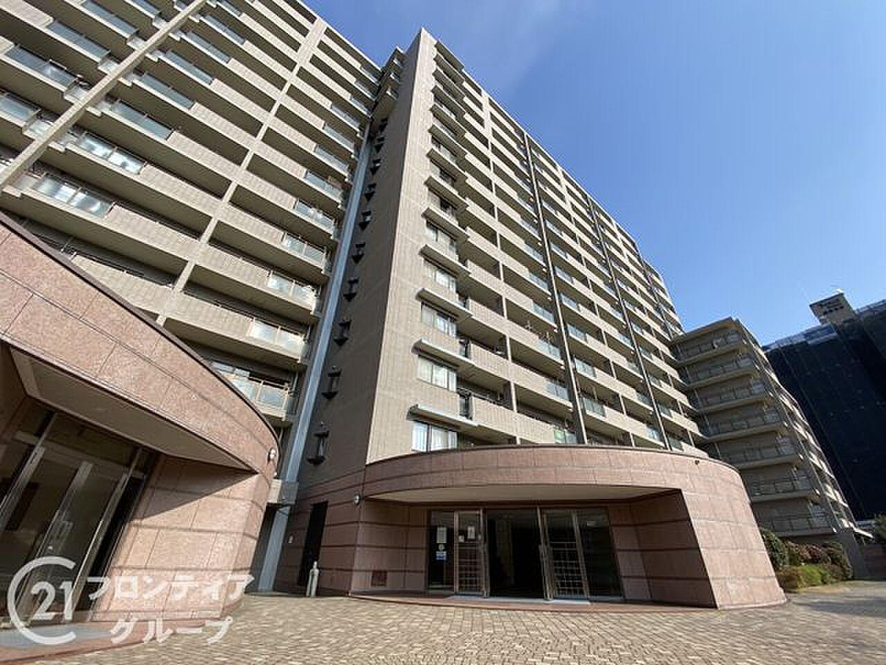 12階、63㎡の床に朝日が伸びていく