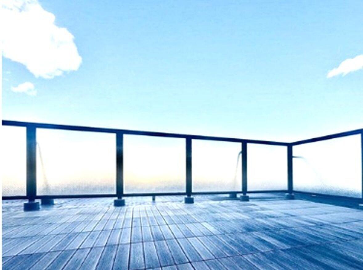 手すりの向こうは空だけ。デッキに立つと、部屋の外にもう一つの部屋がある