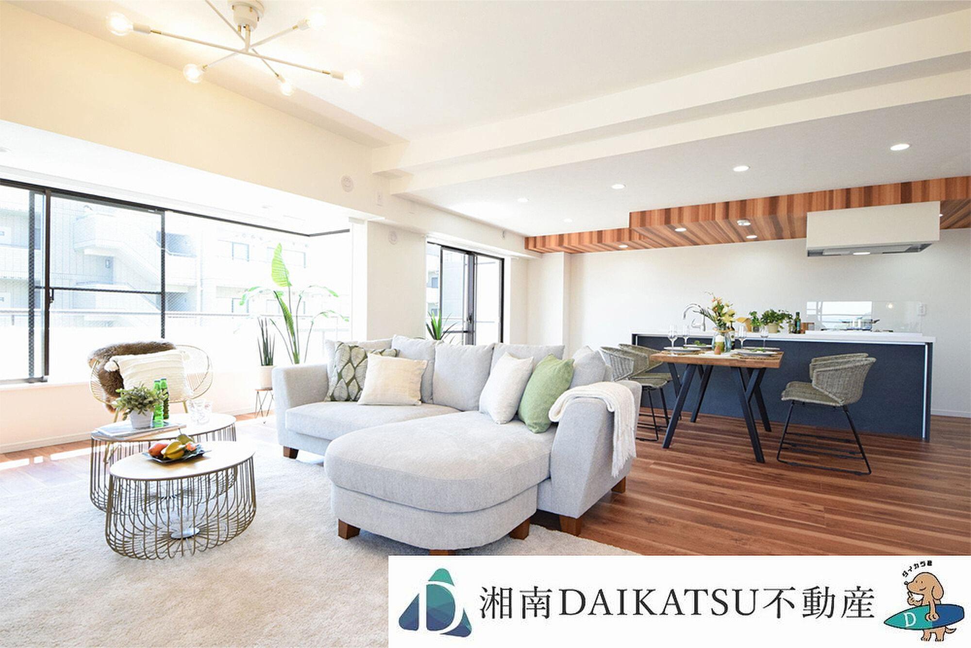 105m2超の角部屋LDK、ネイビーのアイランドを囲んで暮らす