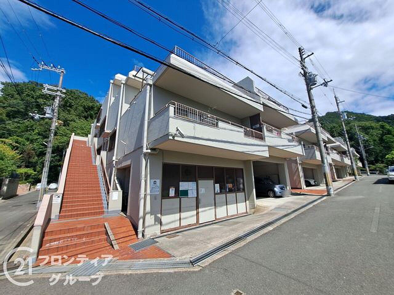 生駒山麓の高台から、街並みと空を独り占めする35㎡の屋外リビング