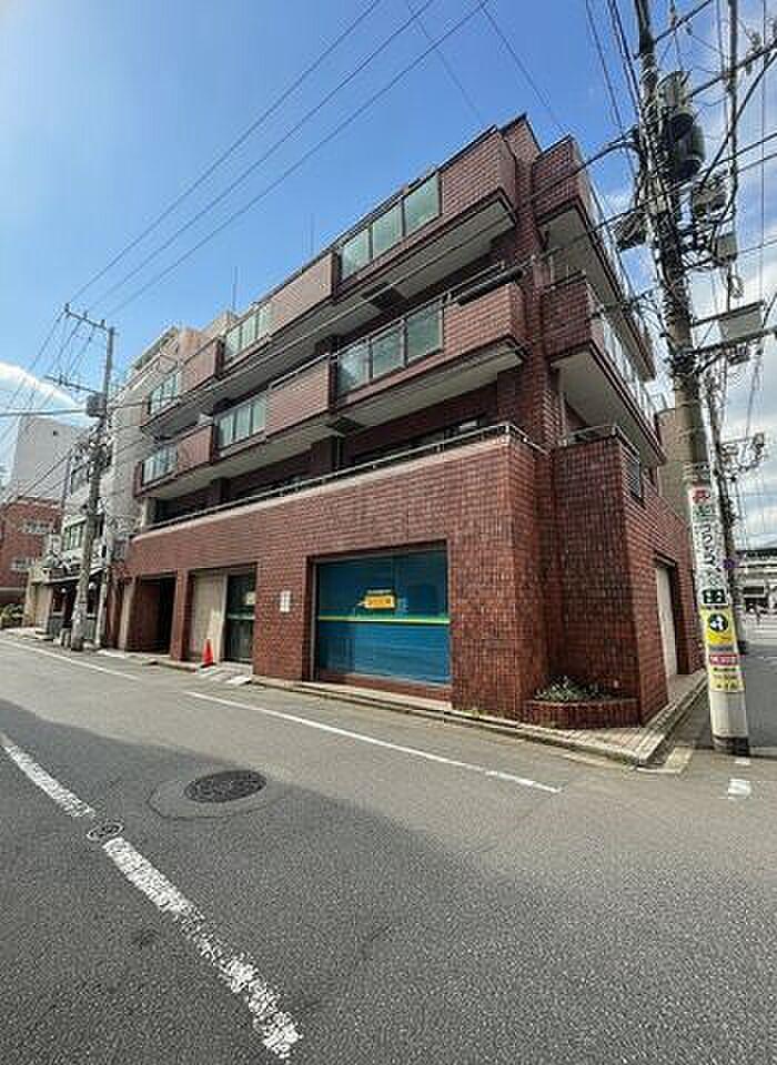 151㎡超の最上階メゾネット、その先に広がる屋上の平場