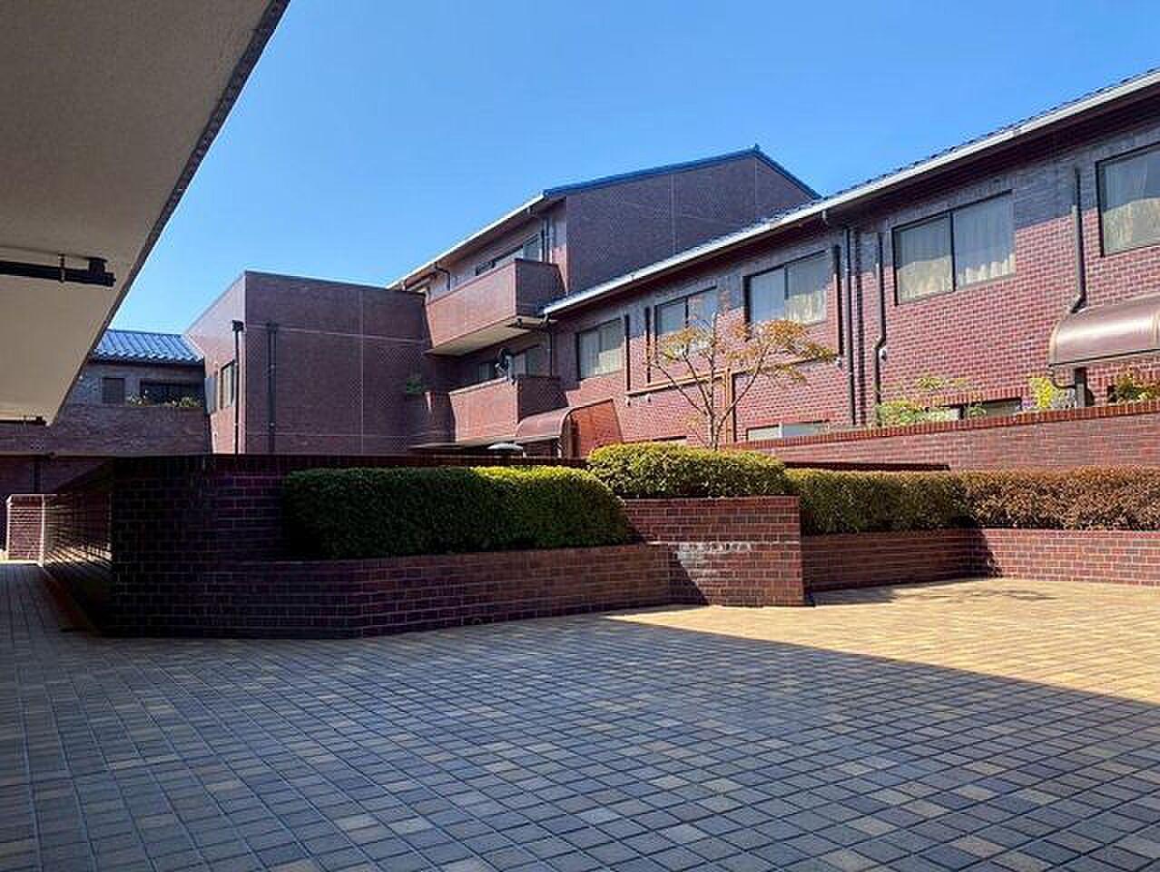 約49.6㎡。全室南向きの居室すべてが、空へ続く