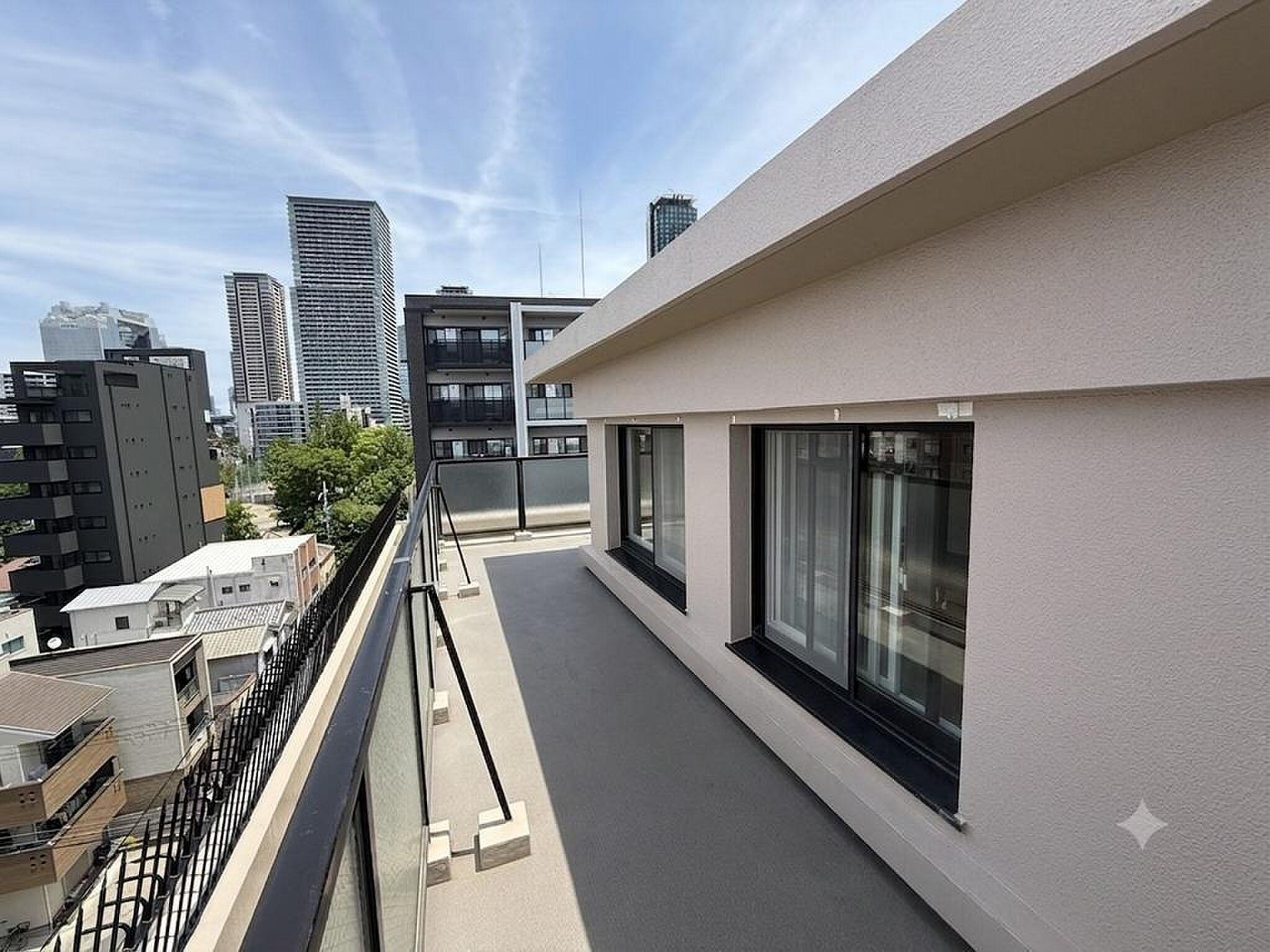 最上階、3室すべてが空へ開く37.7㎡の屋上の間