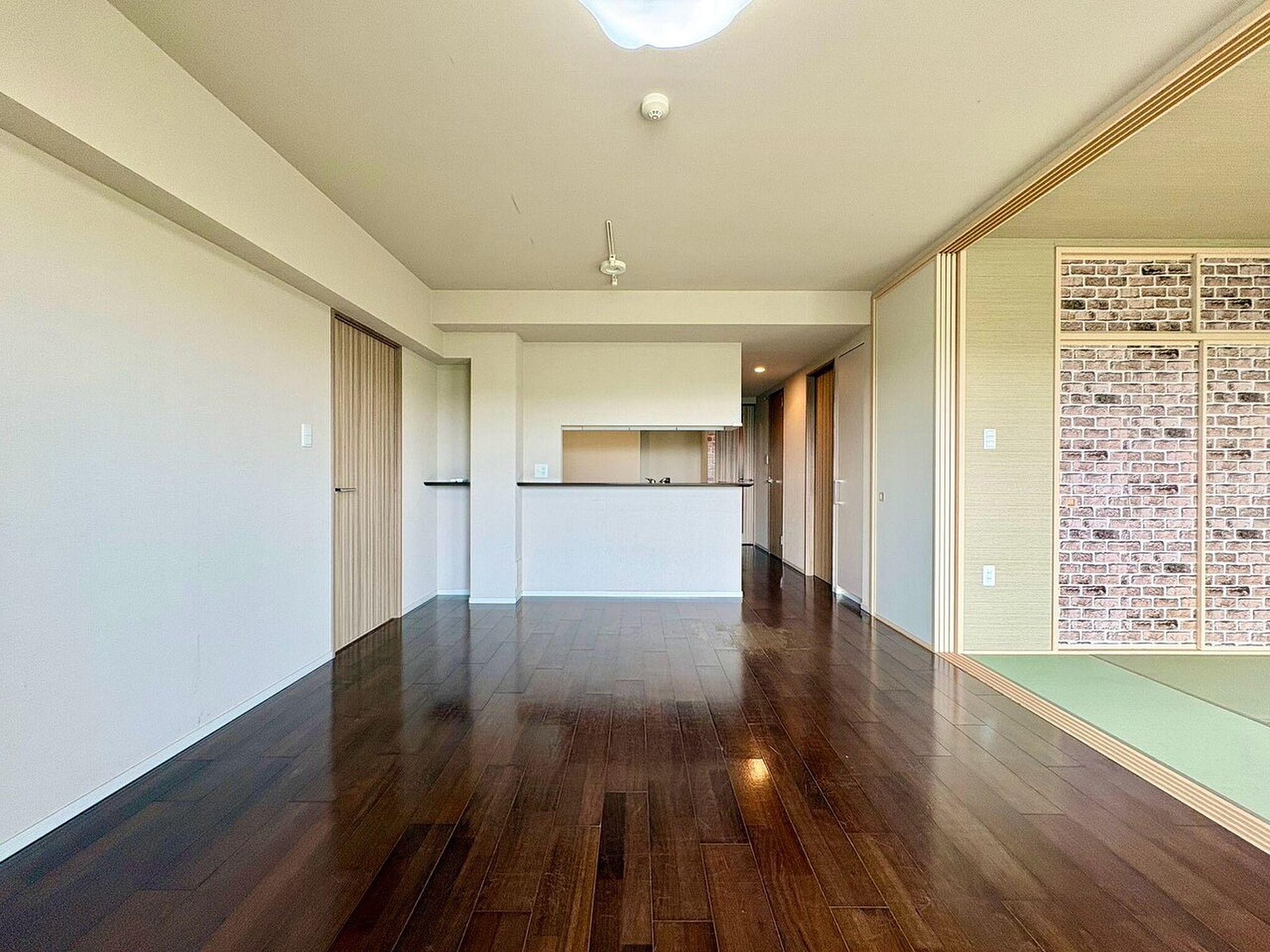 最上階・南向き。屋根の上に、自分たちで育てていく余白がある