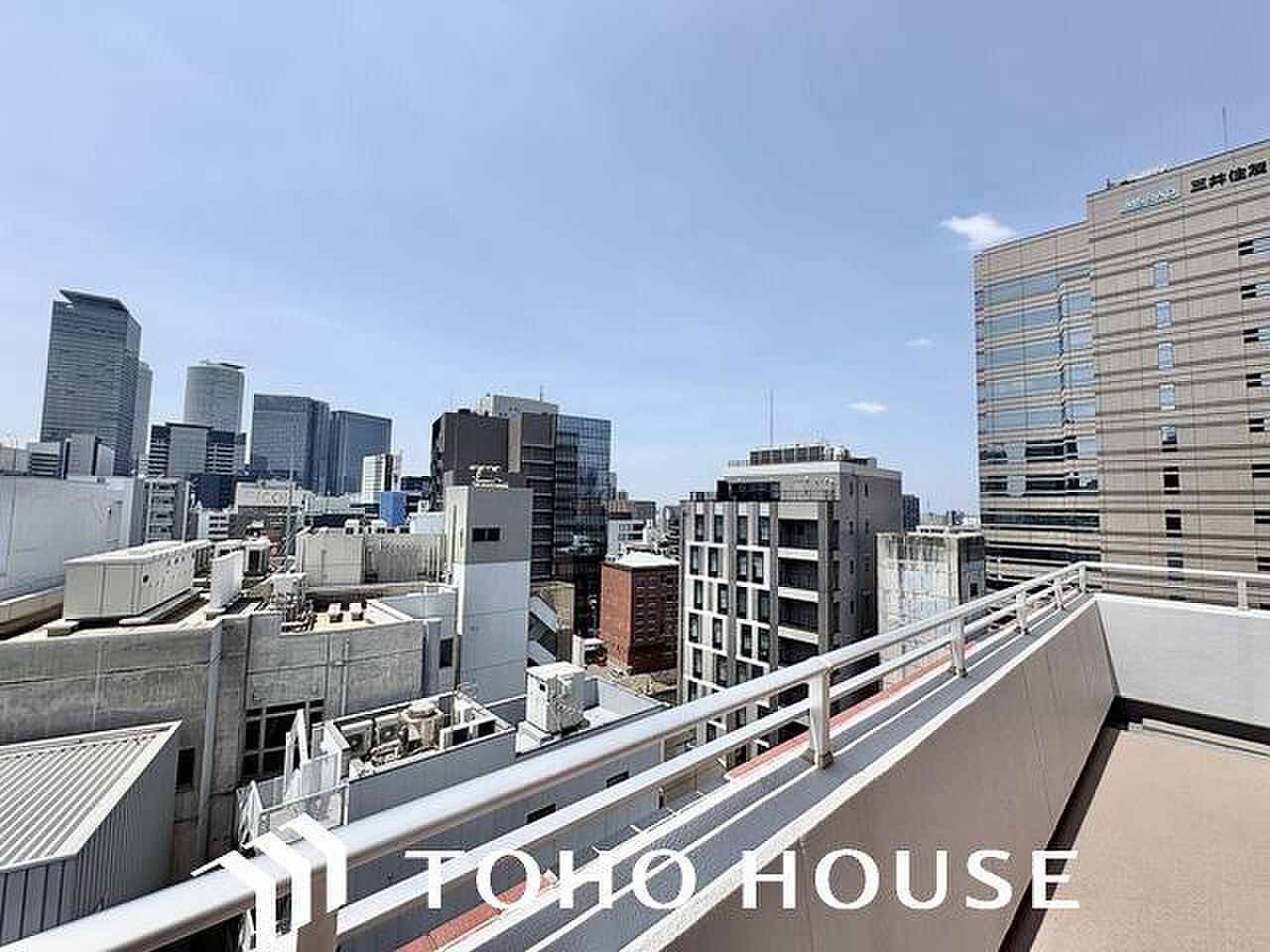名古屋・中区11階、街並みを見晴らす南向きの細長いルーフバルコニー