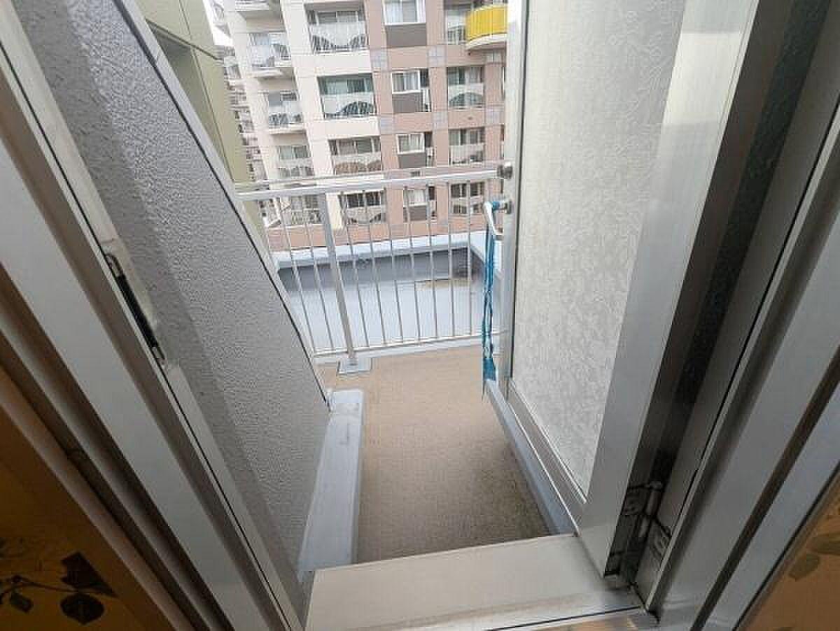5階から7階へ、階段でのぼる先に約40㎡の空。三層メゾネットの屋上テラス暮らし